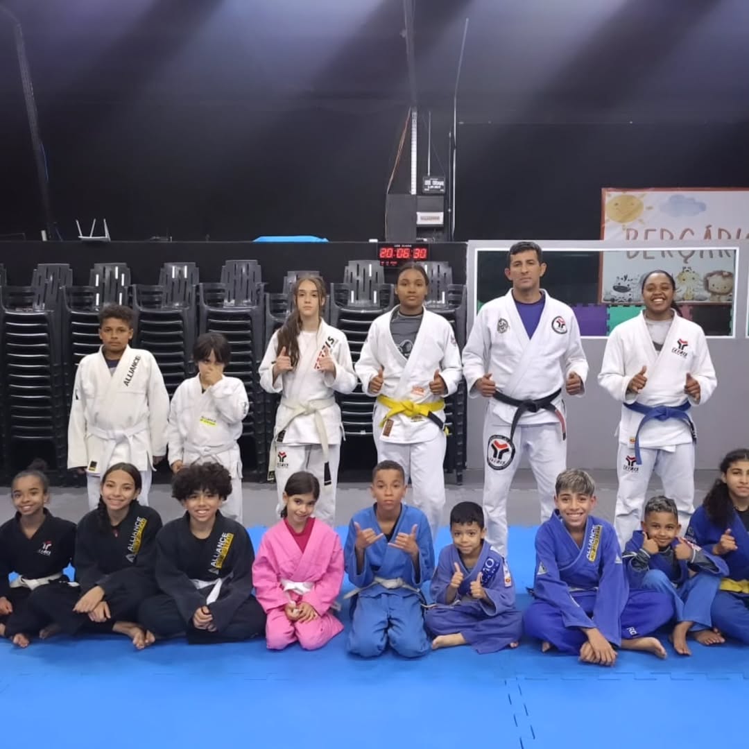 Aulas de artes marciais para crianças - Instituto Esperança